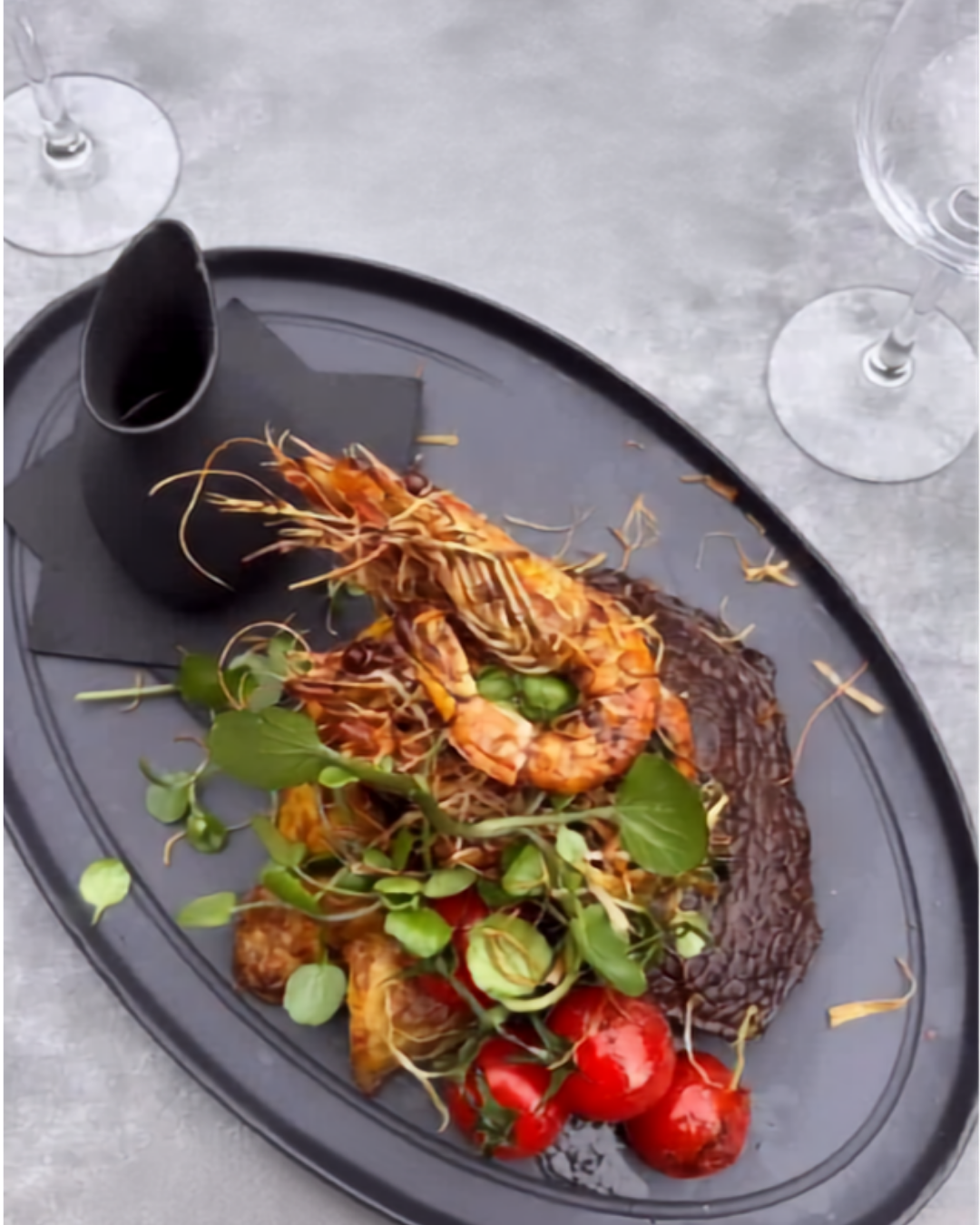 friday - dinner - specials - restaurant - meat - vegetarien - taverne A delicious two-course Italian dinner served during the Friday Specials night with a vinyl DJ at La Taverne Méribel.